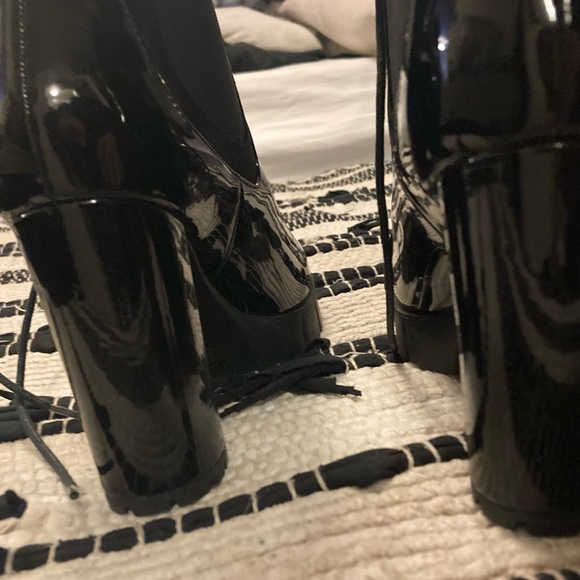 Black 🖤 Booties - Picture 5 of 9